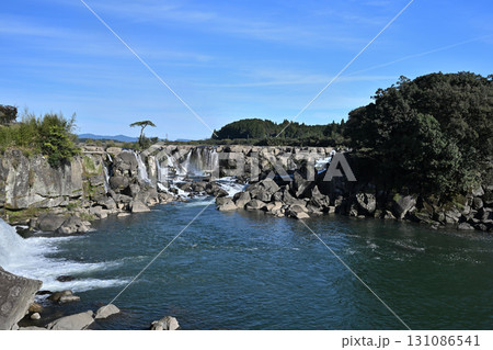 晴れた日の曽木の滝の風景 131086541