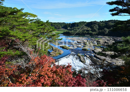 秋の曽木の滝 131086658