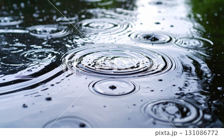 《AI画像》水面に落ちる雨粒 131086772