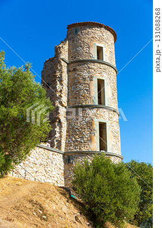 View of the medieval Grimaud Castle in the village of the same name in France 131088268