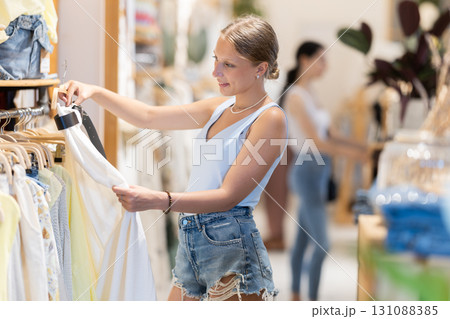 woman came to a clothing store for shopping 131088385