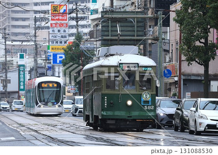 【広島電鉄】570形 7号線（宇品線：皆実町六丁目電停） 131088530