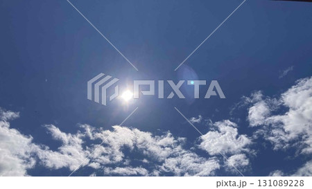 青空に浮かぶ白い雲 131089228