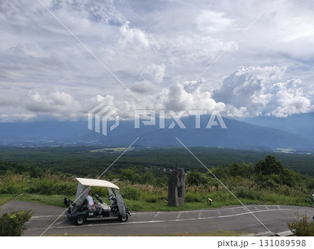創造の森の石像と天空カート 131089598