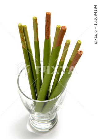 抹茶味の日本のチョコレート菓子 131094194