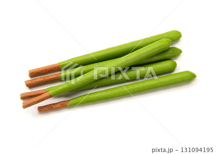 抹茶味の日本のチョコレート菓子 131094195