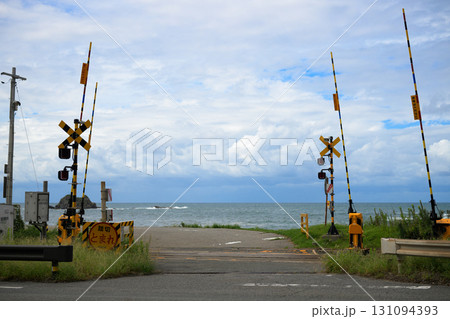 島根県の折居駅近くの踏切 島根県の折居駅近くの踏切 131094393