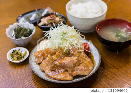 豚の生姜焼き定食 豚の生姜焼き定食 131094661