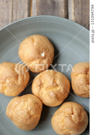 柔らかい皮のプチシュークリーム 131094799