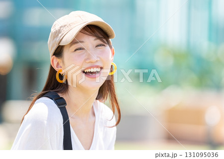 笑顔の若い女性 笑顔の若い女性 131095036