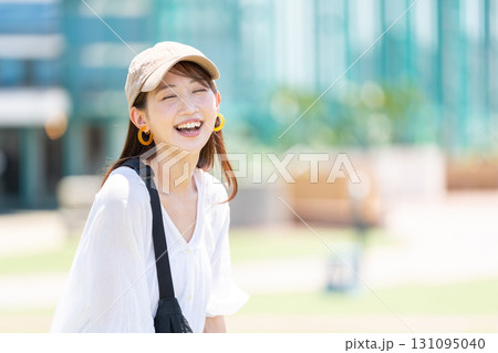 笑顔の若い女性 笑顔の若い女性 131095040