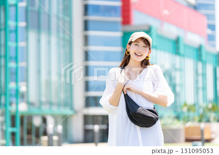 笑顔の若い女性 笑顔の若い女性 131095053