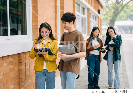 Young Asian People college students and a female student group work at the campus park 131095942