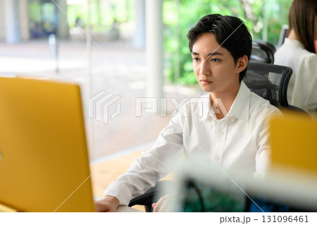 ビジネスシーン 131096461