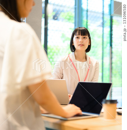 ビジネスシーン 131096580