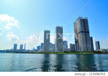 豊洲公園から観た晴海臨海公園のタワーマンション群 131096763