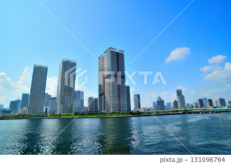 豊洲公園から観た晴海臨海公園のタワーマンション群 豊洲公園から観た晴海臨海公園のタワーマンション群 131096764
