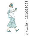 夏の後ろ姿の女性のイラスト 131098023