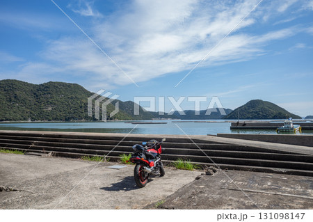 日本の岡山県備前市で見たとても美しい海のある風景 日本の岡山県備前市で見たとても美しい海のある風景 131098147