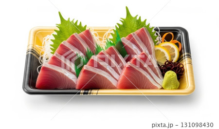 プラスチック容器に盛られた刺身セット  131098430