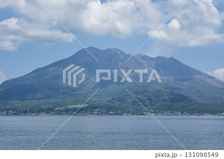 磯海水浴場から眺める桜島 131098549