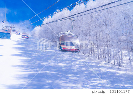 【冬素材】スキー場のリフトと青空【長野県】 【冬素材】スキー場のリフトと青空【長野県】 131101177