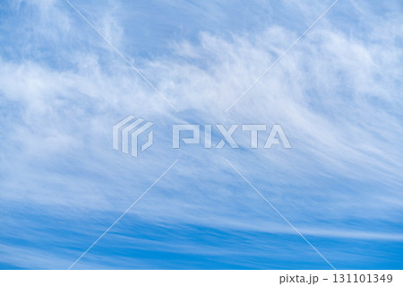 【空素材】秋の青空に浮かぶ巻雲【山梨県】 【空素材】秋の青空に浮かぶ巻雲【山梨県】 131101349