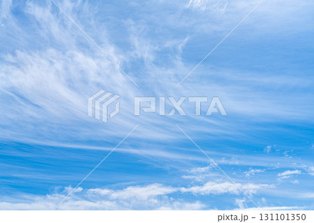 【空素材】秋の青空に浮かぶ巻雲【山梨県】 【空素材】秋の青空に浮かぶ巻雲【山梨県】 131101350