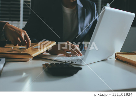 Lawyer explained to the client about the law that must be brought against the court case. 131101924