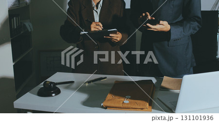 Lawyer explained to the client about the law that must be brought against the court case. 131101936