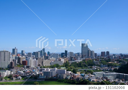 仙台トラストタワーと高層ビル群の都市景観 仙台トラストタワーと高層ビル群の都市景観 131102008