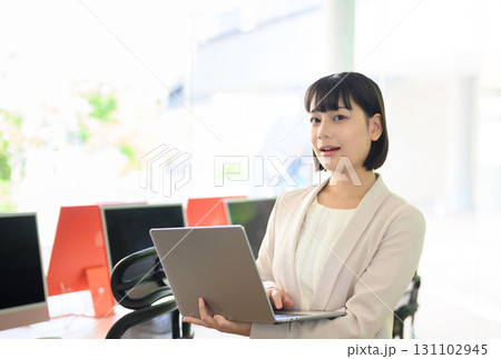 ビジネスシーン 131102945