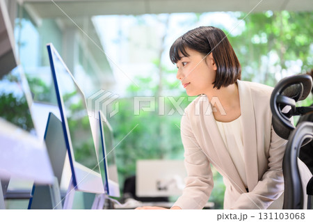 ビジネスシーン 131103068