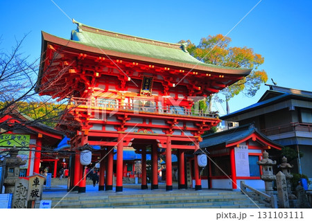 【兵庫県】快晴の生田神社の楼門 【兵庫県】快晴の生田神社の楼門 131103111