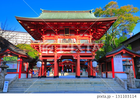 【兵庫県】快晴の生田神社の楼門 131103114