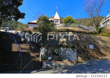 【兵庫県】快晴の風見鶏の舘（神戸北野異人館） 131103115