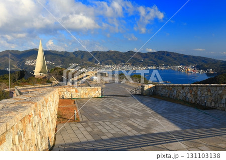 【兵庫県】若人の広場公園から見た福良港 131103138