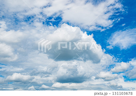 大空に湧き上がる入道雲 大空に湧き上がる入道雲 131103678
