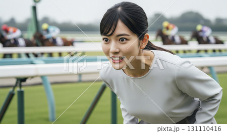 競馬にハマる女性 131110416