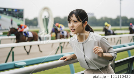 競馬にハマる女性 競馬にハマる女性 131110420