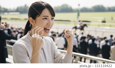 競馬にハマる女性 131110422
