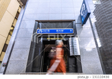 日本の横浜都市景観8番出口…馬車道の歩道から横浜市営地下鉄 関内駅(出入口8)などを望む 日本の横浜都市景観8番出口…馬車道の歩道から横浜市営地下鉄 関内駅(出入口8)などを望む 131110430