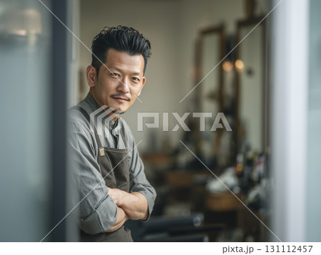 大人の落ち着きを感じる40代理容師 大人の落ち着きを感じる40代理容師 131112457