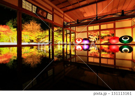 美しく鏡面に設えられた床… 秋夜の絶景・映り込む紅葉 美しく鏡面に設えられた床… 秋夜の絶景・映り込む紅葉 131113161