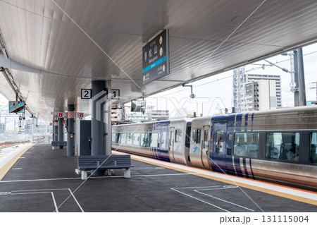 【松山駅】高架化した駅を発車する特急しおかぜ・いしづち 【松山駅】高架化した駅を発車する特急しおかぜ・いしづち 131115004