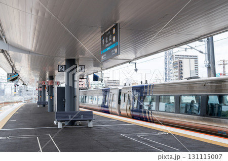【松山駅】高架化した駅を発車する特急しおかぜ・いしづち 【松山駅】高架化した駅を発車する特急しおかぜ・いしづち 131115007
