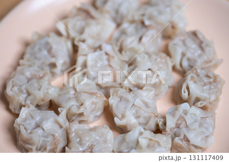 晩御飯のシュウマイのイメージ　(写真素材) 131117409