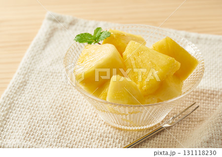 カットフルーツ(パイナップル)のイメージ カットフルーツ(パイナップル)のイメージ 131118230