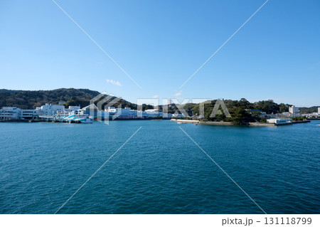 三重県鳥羽市_伊勢湾フェリーから鳥羽水族館と真珠島1_2024年12月 三重県鳥羽市_伊勢湾フェリーから鳥羽水族館と真珠島1_2024年12月 131118799