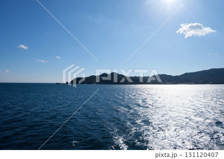 三重県鳥羽市_伊勢湾フェリーからの菅島1_2024年12月 131120407